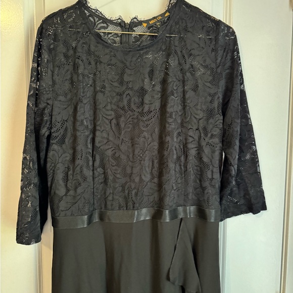 Black formal dress. 3/4 lace sleeves and lace bodice. - Picture 4 of 4